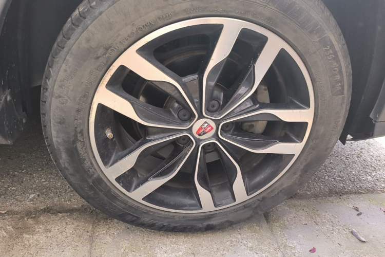 Used Roewe RX5 2016 20T Two-Wheel Drive Automatic Internet Smart Edition Right Front Wheel Hub