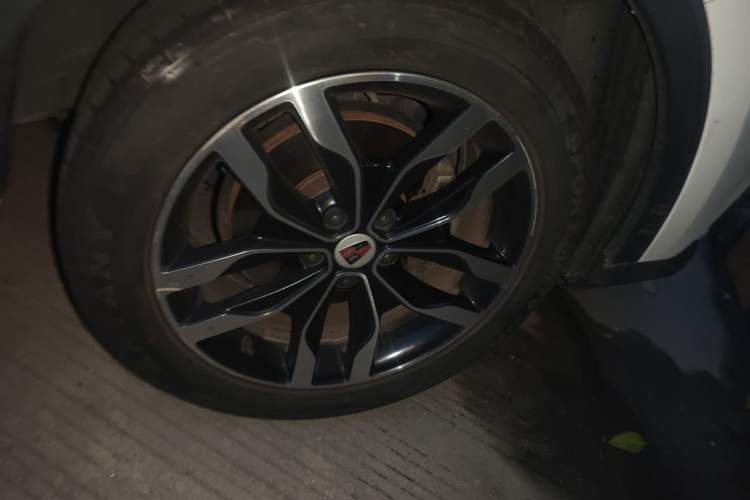 Used Roewe RX5 2016 20T Two-Wheel Drive Automatic Internet Smart Edition Right Front Wheel Hub