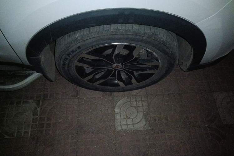 Used Roewe RX5 2016 30T Two-Wheel Drive Automatic Internet Smart Edition Right Front Wheel Hub