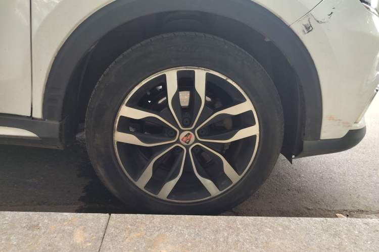Used Roewe RX5 2016 20T Two-Wheel Drive Automatic Internet Smart Edition Right Front Wheel Hub