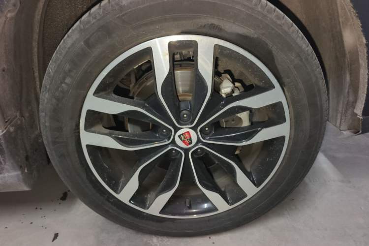 Used Roewe RX5 2016 20T Two-Wheel Drive Automatic Internet Smart Edition Right Front Wheel Hub
