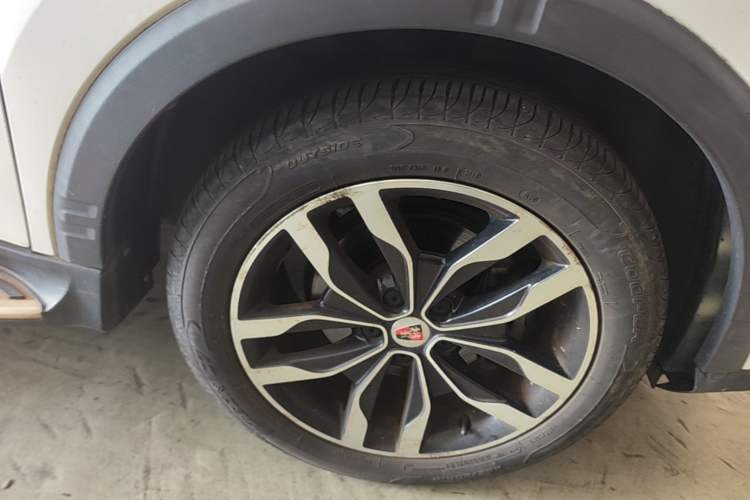 Used Roewe RX5 2016 30T Two-Wheel Drive Automatic Internet Smart Edition Right Front Wheel Hub