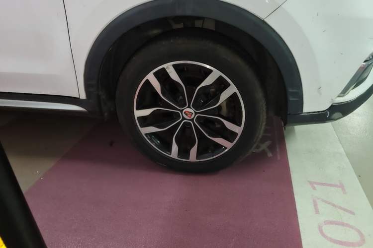Used Roewe RX5 2016 20T Two-Wheel Drive Automatic Flagship Edition Right Front Wheel Hub
