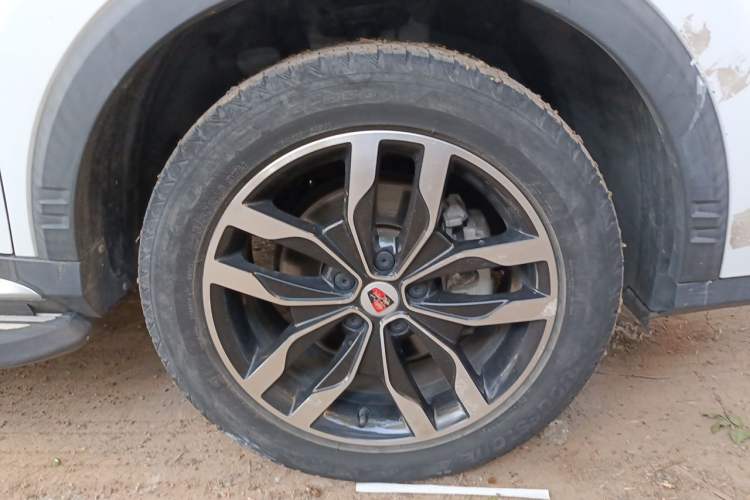 Used Roewe RX5 2016 20T Two-Wheel Drive Automatic Internet Smart Edition Right Front Wheel Hub