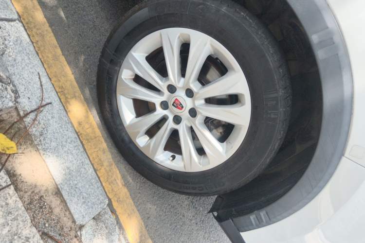 Used Roewe RX5 2016 20T Two-Wheel Drive Automatic Flagship Edition Right Front Wheel Hub