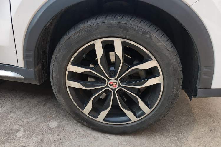 Used Roewe RX5 2016 20T Two-Wheel Drive Manual Transmission Internet Smart Edition Right Front Wheel Hub
