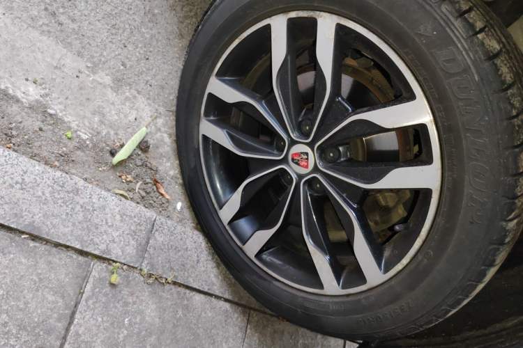 Used Roewe RX5 2016 20T Two-Wheel Drive Manual Transmission Internet Smart Edition Right Front Wheel Hub