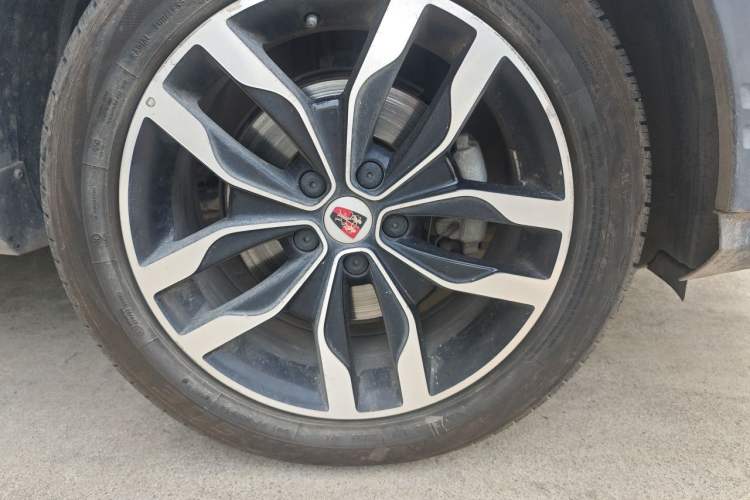 Used Roewe RX5 2016 20T Two-Wheel Drive Automatic Internet Smart Edition Right Front Wheel Hub