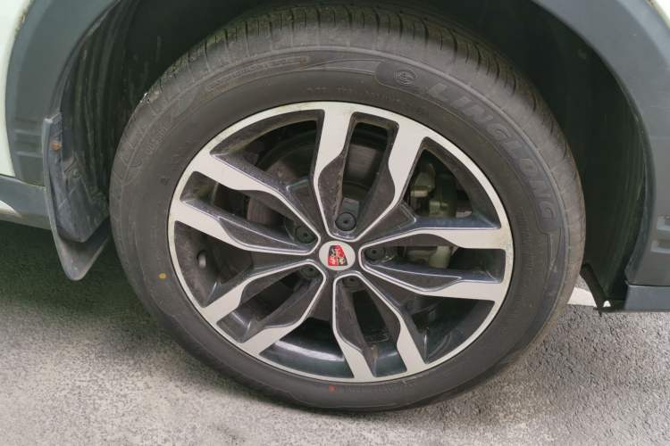 Used Roewe RX5 2016 20T Two-Wheel Drive Automatic Internet Smart Edition Right Front Wheel Hub
