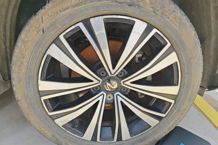 Used Roewe RX5 2016 20T Two-Wheel Drive Automatic Flagship Edition Right Front Wheel Hub