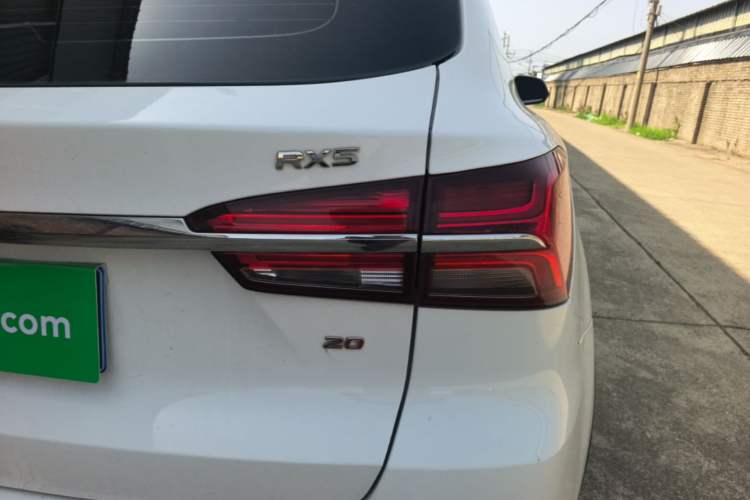 Used Roewe RX5 2016 20T Two-Wheel Drive Automatic Internet Smart Edition Right Rear Taillight
