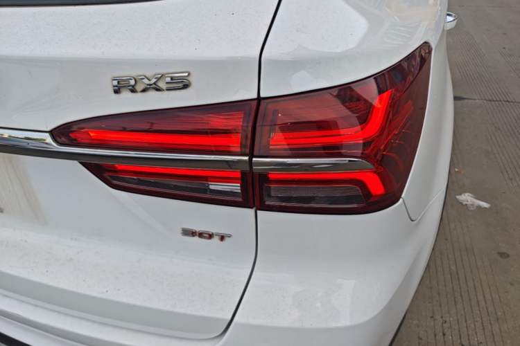 Used Roewe RX5 2016 30T Two-Wheel Drive Automatic Internet Smart Edition Right Rear Taillight