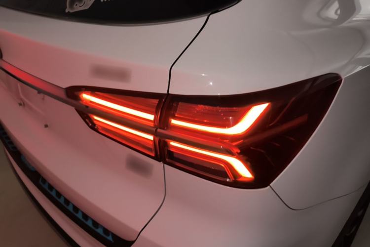 Used Roewe RX5 2016 30T Four-Wheel Drive Automatic Internet Smart Luxury Edition Right Rear Taillight