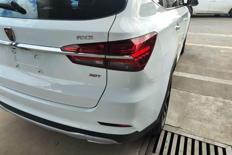 Used Roewe RX5 2016 20T Two-Wheel Drive Automatic Internet Smart Edition Right Rear Taillight