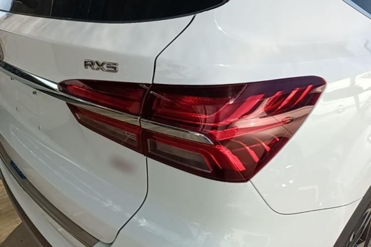 Used Roewe RX5 2016 20T Two-Wheel Drive Automatic Internet Smart Edition Right Rear Taillight