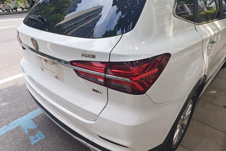 Used Roewe RX5 2016 20T Two-Wheel Drive Automatic Flagship Edition Right Rear Taillight