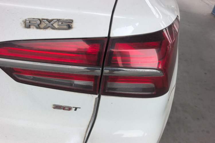 Used Roewe RX5 2016 20T Two-Wheel Drive Automatic Internet Smart Edition Right Rear Taillight