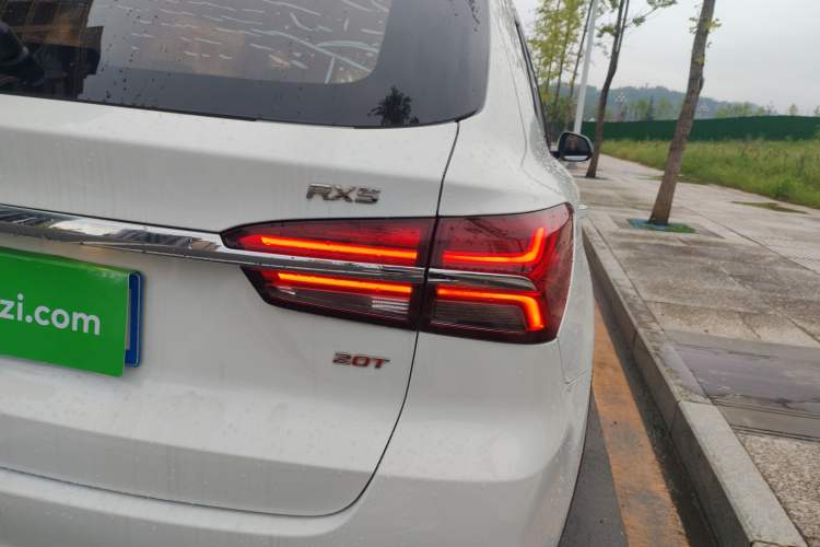 Used Roewe RX5 2016 20T Two-Wheel Drive Automatic Internet Smart Edition Right Rear Taillight