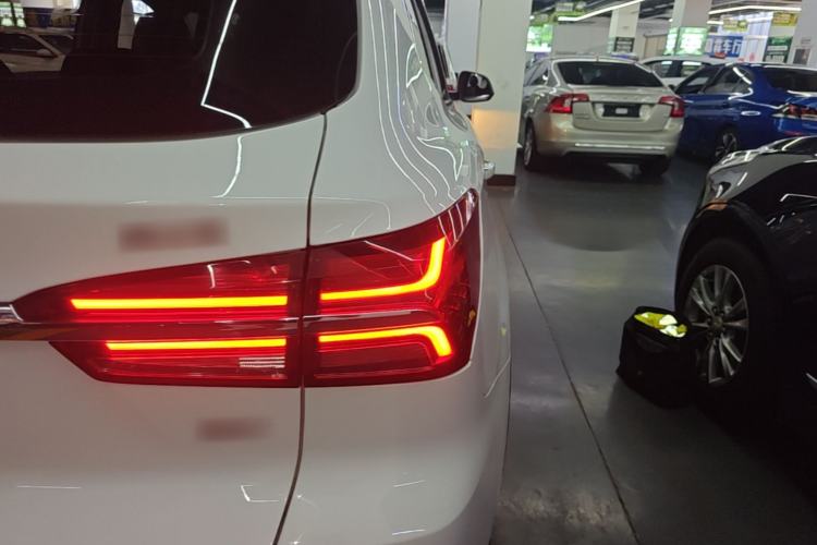 Used Roewe RX5 2016 20T Two-Wheel Drive Automatic Internet Smart Edition Right Rear Taillight