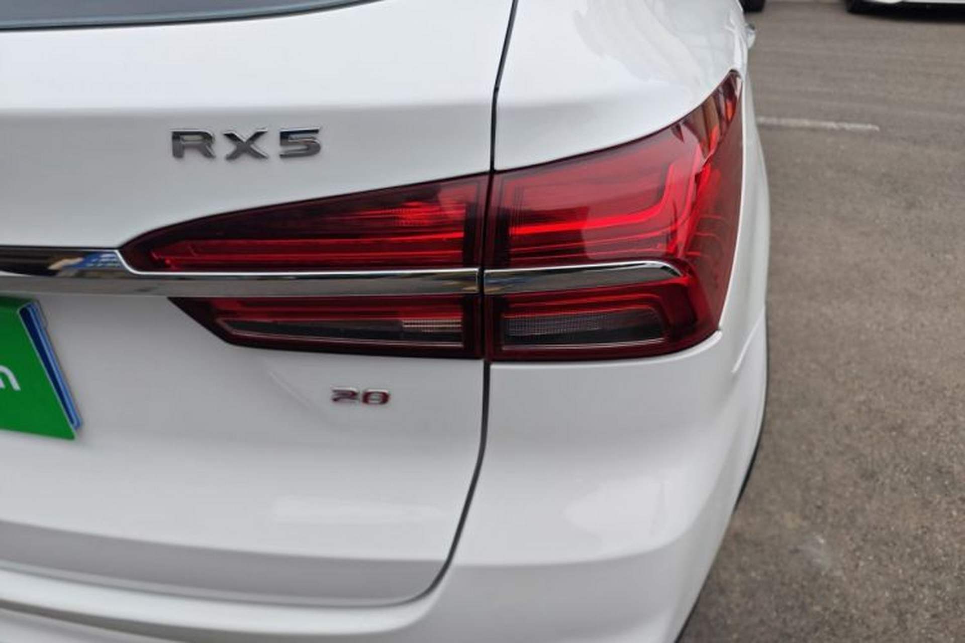 Used Roewe RX5 2016 20T Two-Wheel Drive Automatic Flagship Edition Right Rear Taillight