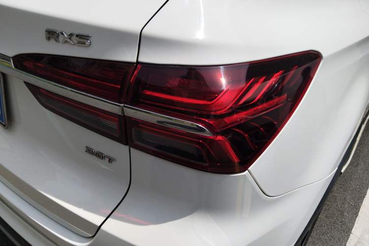 Used Roewe RX5 2016 20T Two-Wheel Drive Automatic Internet Smart Edition Right Rear Taillight
