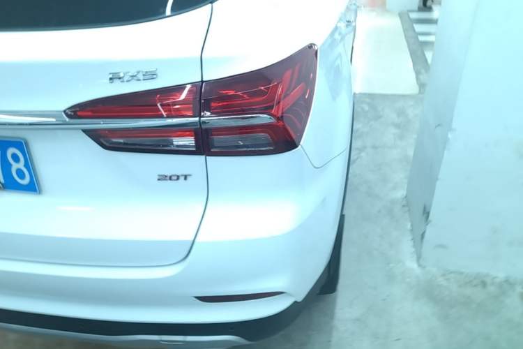 Used Roewe RX5 2016 20T Two-Wheel Drive Automatic Internet Smart Edition Right Rear Taillight