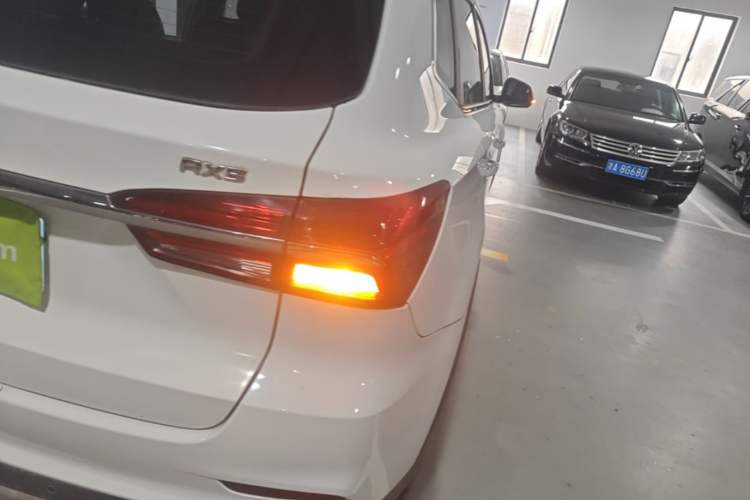 Used Roewe RX5 2016 20T Two-Wheel Drive Automatic Flagship Edition Right Rear Taillight