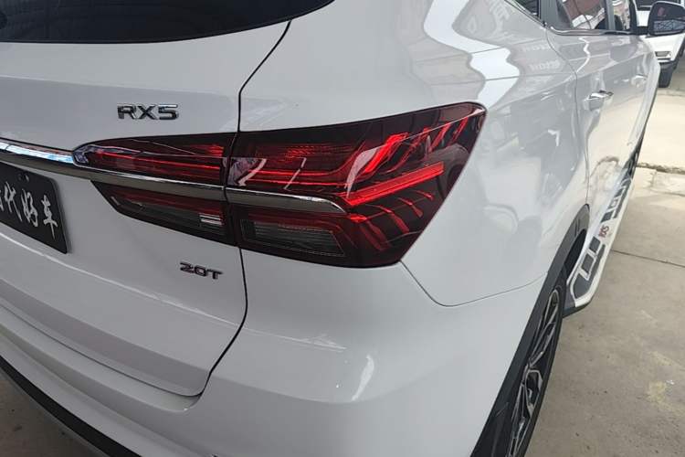 Used Roewe RX5 2016 20T Two-Wheel Drive Automatic Internet Smart Edition Right Rear Taillight