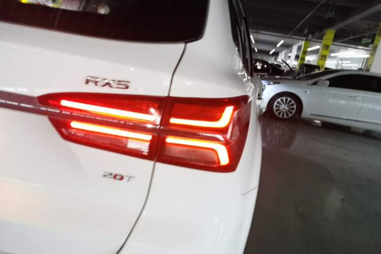 Used Roewe RX5 2016 20T Two-Wheel Drive Automatic Internet Smart Edition Right Rear Taillight