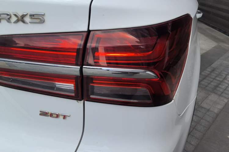 Used Roewe RX5 2016 20T Two-Wheel Drive Automatic Internet Smart Edition Right Rear Taillight
