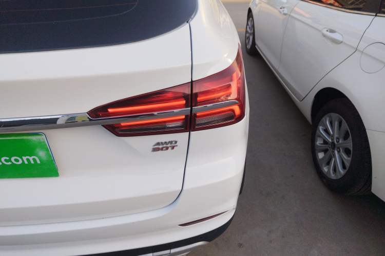 Used Roewe RX5 2016 30T Four-Wheel Drive Automatic Internet Smart Luxury Edition Right Rear Taillight