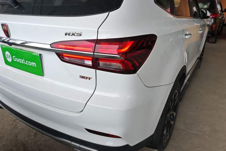 Used Roewe RX5 2016 30T Two-Wheel Drive Automatic Internet Smart Edition Right Rear Taillight