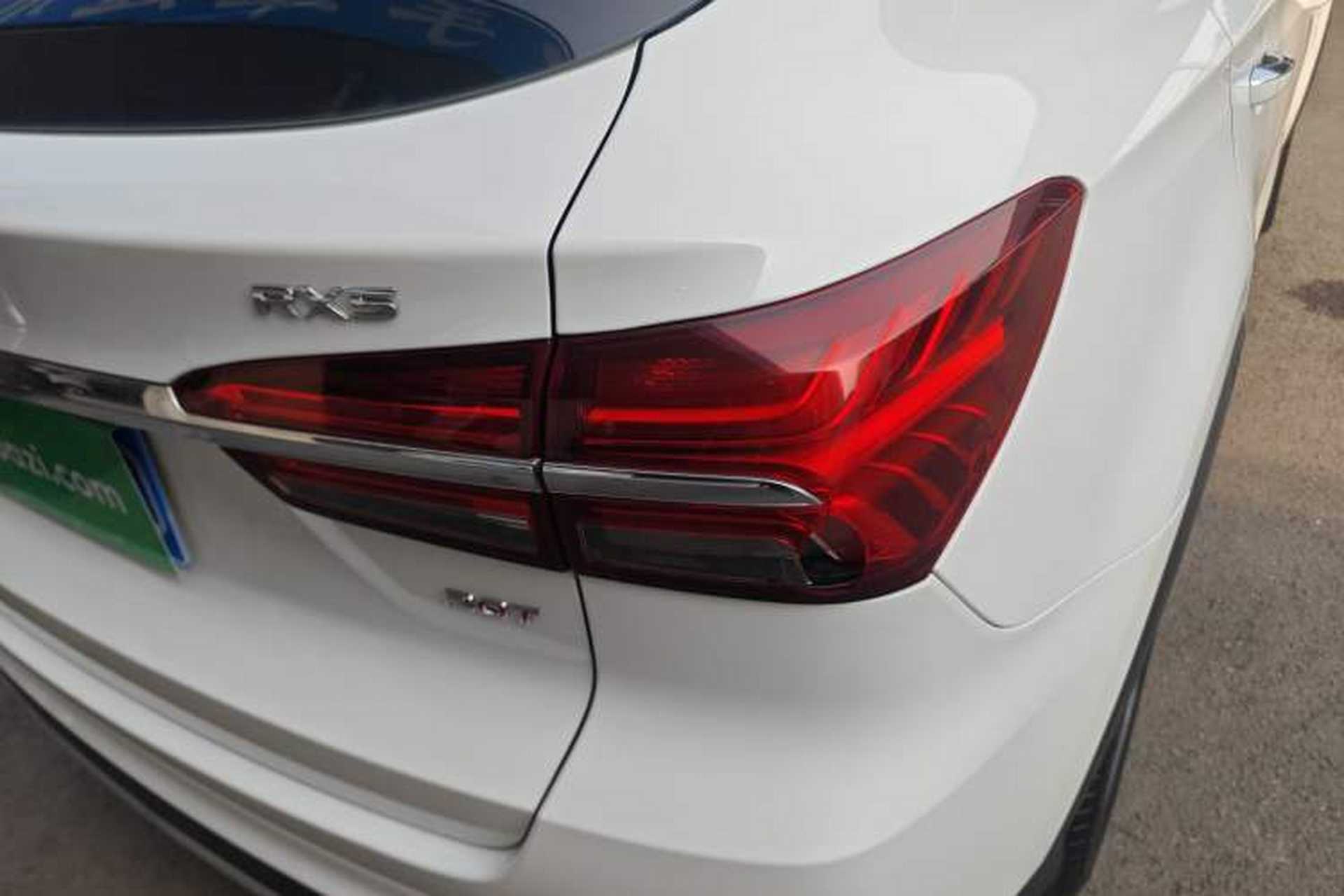 Used Roewe RX5 2016 20T Two-Wheel Drive Automatic Internet Smart Edition Right Rear Taillight