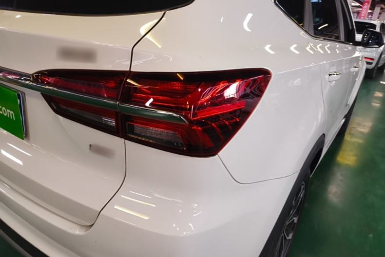 Used Roewe RX5 2016 30T Two-Wheel Drive Automatic Internet Smart Edition Right Rear Taillight