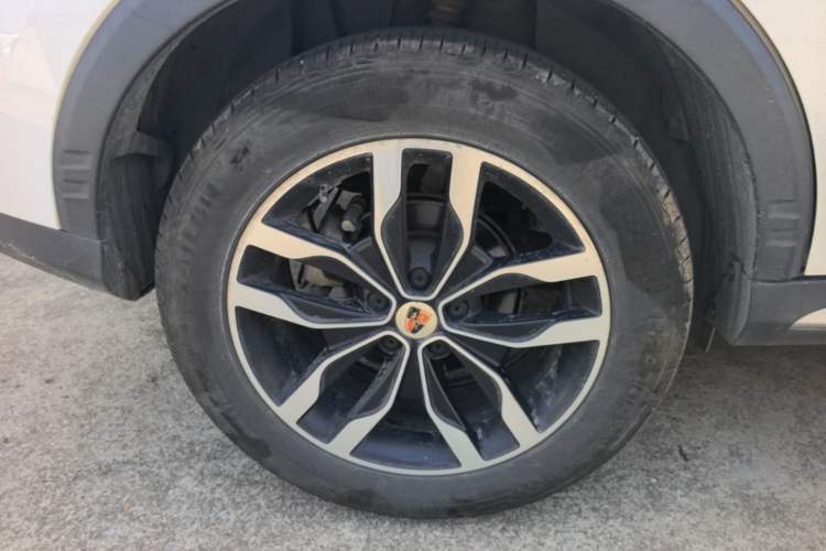 Used Roewe RX5 2016 20T Two-Wheel Drive Automatic Internet Smart Edition Right Rear Wheel Hub