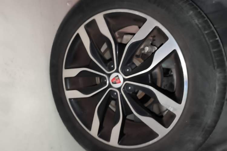 Used Roewe RX5 2016 30T Four-Wheel Drive Automatic Internet Smart Luxury Edition Right Rear Wheel Hub