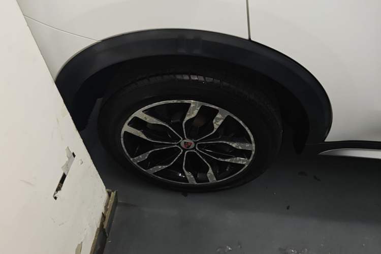 Used Roewe RX5 2016 20T Two-Wheel Drive Automatic Internet Smart Edition Right Rear Wheel Hub