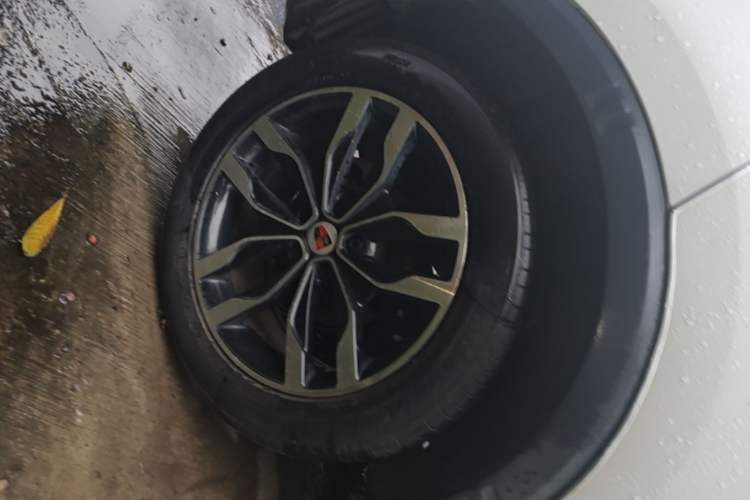 Used Roewe RX5 2016 20T Two-Wheel Drive Automatic Internet Smart Edition Right Rear Wheel Hub