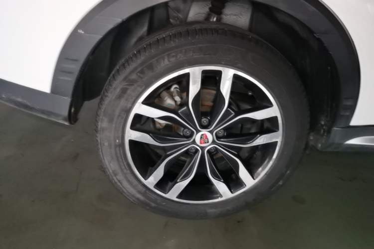 Used Roewe RX5 2016 20T Two-Wheel Drive Automatic Internet Smart Edition Right Rear Wheel Hub