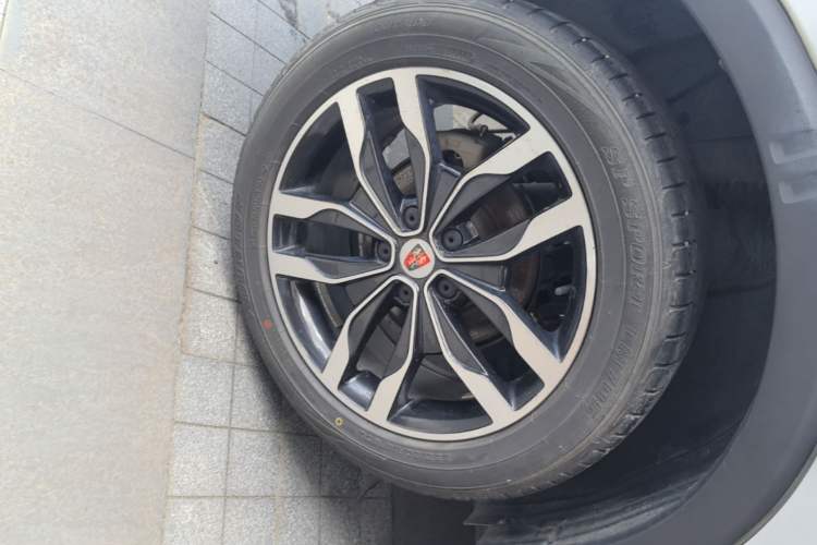 Used Roewe RX5 2016 20T Two-Wheel Drive Automatic Internet Smart Edition Right Rear Wheel Hub