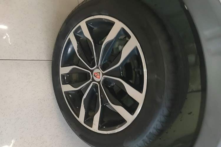 Used Roewe RX5 2016 20T Two-Wheel Drive Automatic Internet Smart Edition Right Rear Wheel Hub