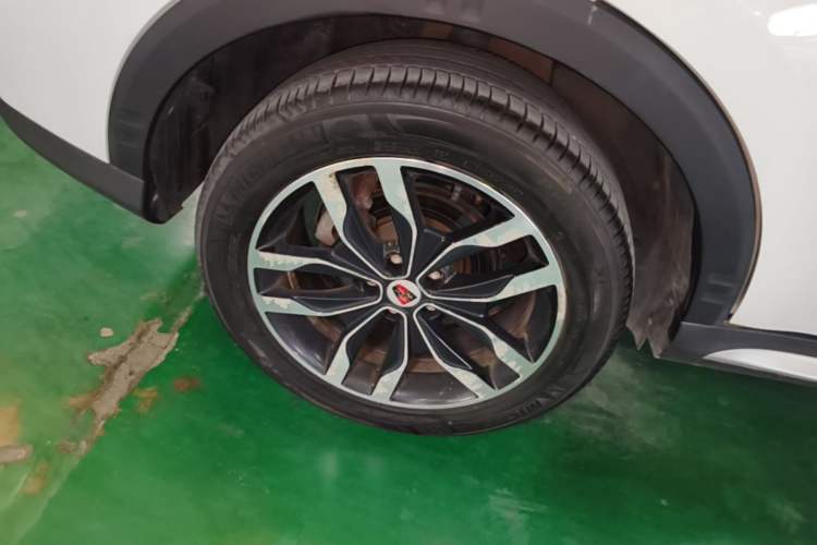 Used Roewe RX5 2016 30T Two-Wheel Drive Automatic Internet Smart Edition Right Rear Wheel Hub