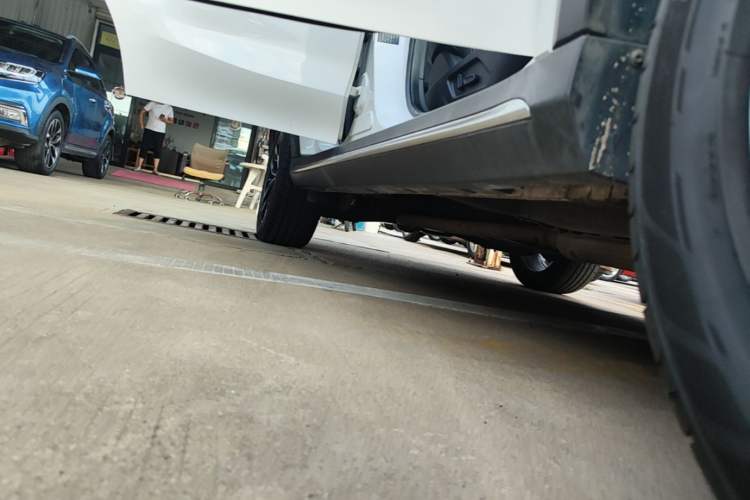 Used Roewe RX5 2016 20T Two-Wheel Drive Automatic Internet Smart Edition Right Side Sill
