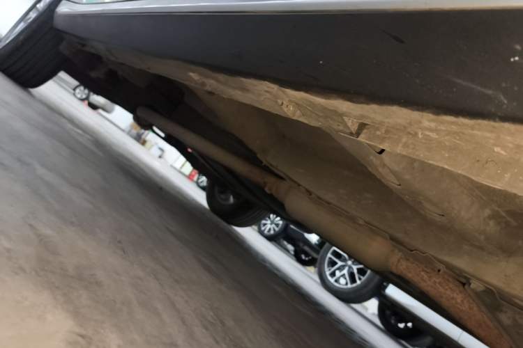 Used Roewe RX5 2016 20T Two-Wheel Drive Automatic Flagship Edition Right Side Sill