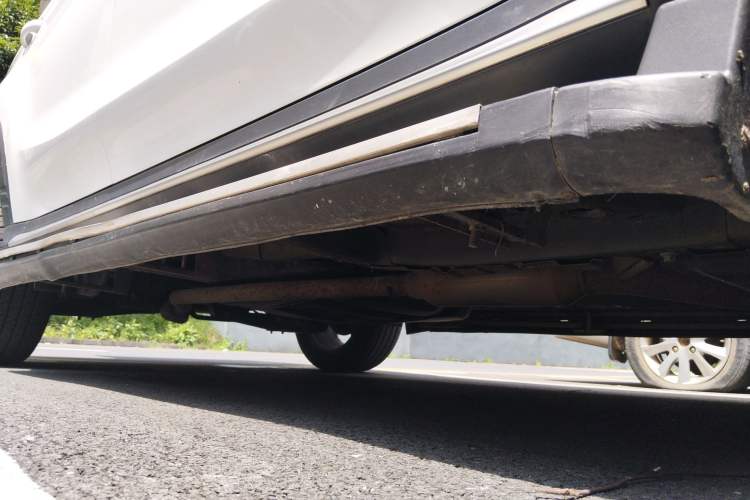 Used Roewe RX5 2016 20T Two-Wheel Drive Automatic Internet Smart Edition Right Side Sill