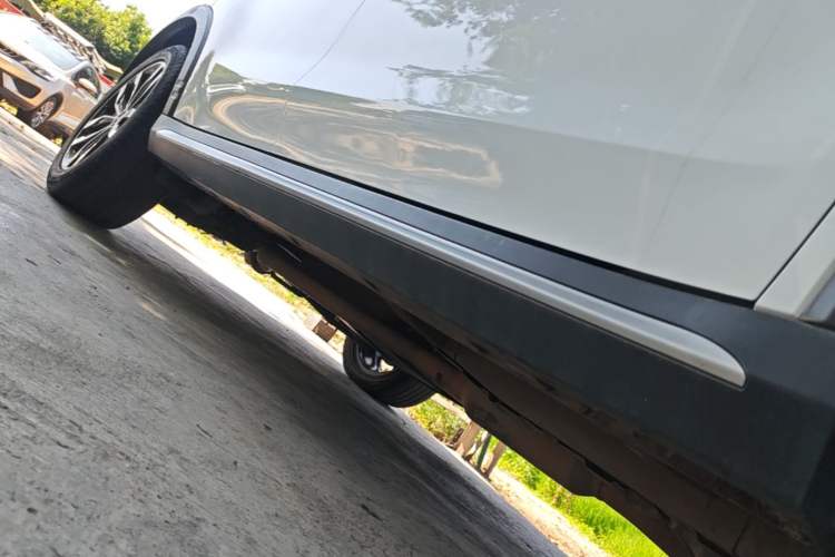 Used Roewe RX5 2016 20T Two-Wheel Drive Automatic Internet Smart Edition Right Side Sill