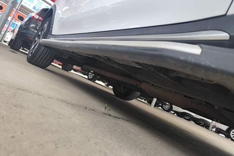 Used Roewe RX5 2016 20T Two-Wheel Drive Automatic Internet Smart Edition Right Side Sill