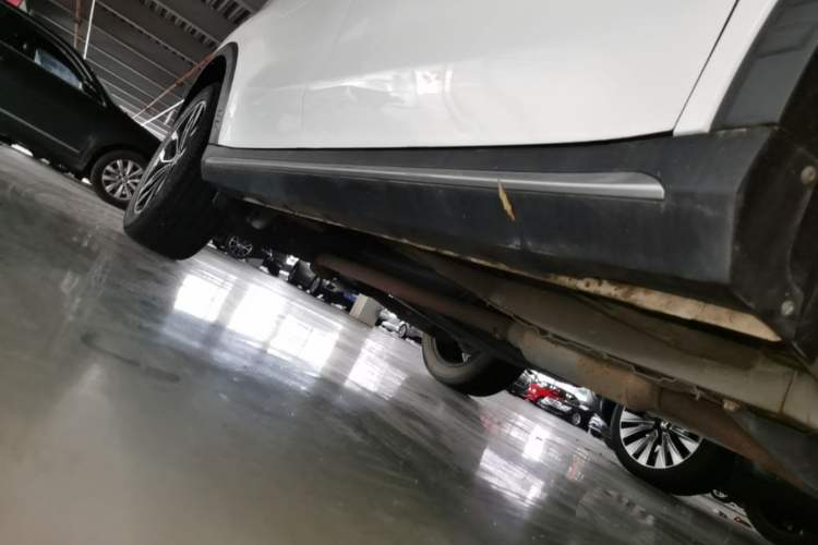 Used Roewe RX5 2016 20T Two-Wheel Drive Automatic Internet Smart Edition Right Side Sill