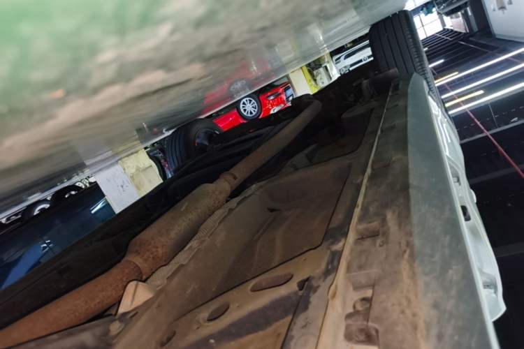 Used Roewe RX5 2016 30T Two-Wheel Drive Automatic Internet Smart Edition Right Side Sill