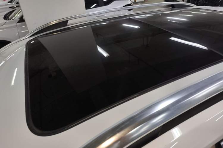 Used Roewe RX5 2016 20T Two-Wheel Drive Automatic Flagship Edition Roof